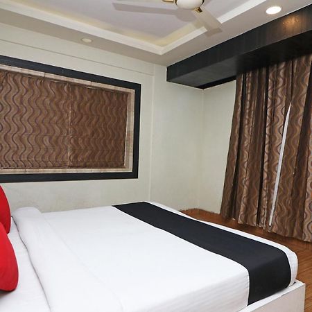 כלכותה Hotel Emerald מראה חיצוני תמונה