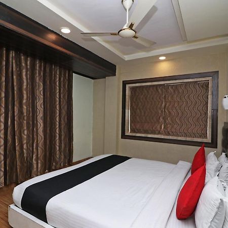 כלכותה Hotel Emerald מראה חיצוני תמונה