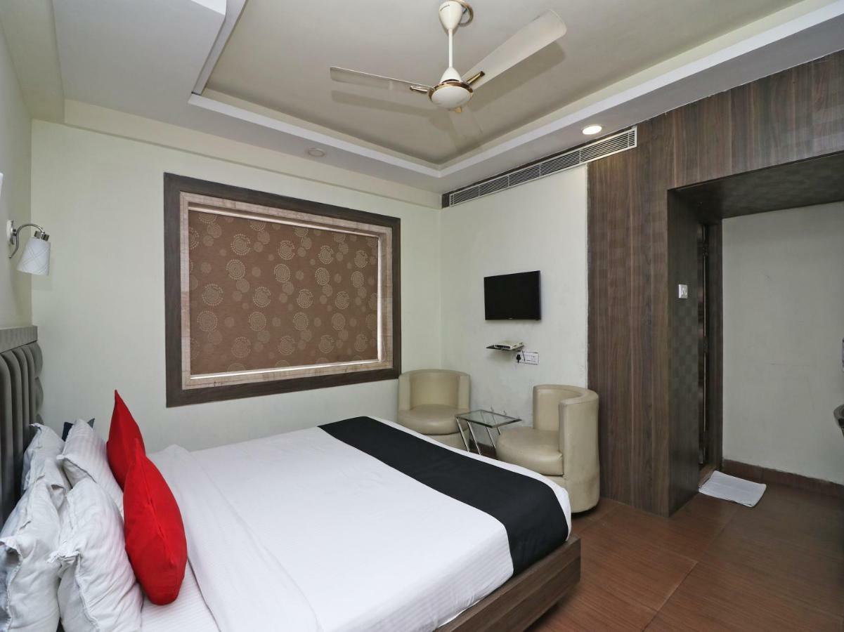 כלכותה Hotel Emerald מראה חיצוני תמונה