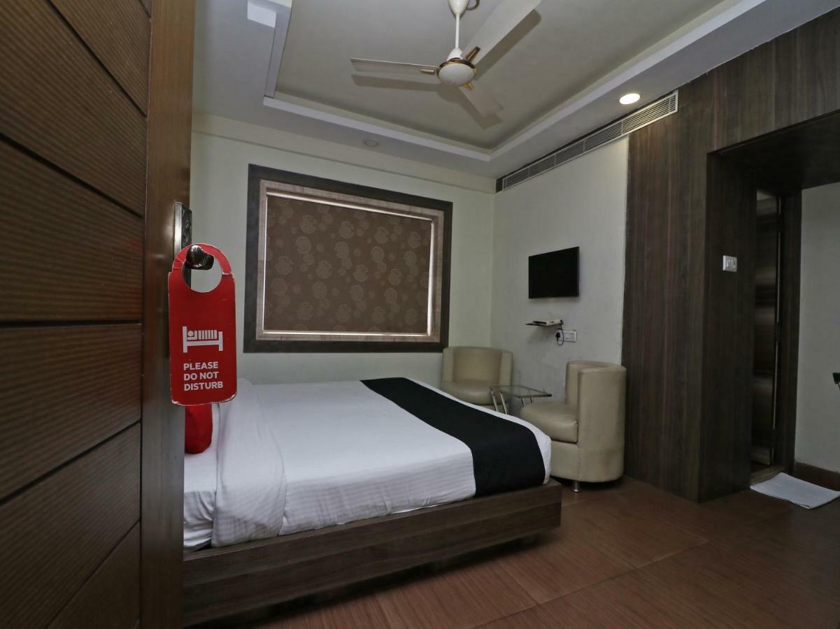 כלכותה Hotel Emerald מראה חיצוני תמונה