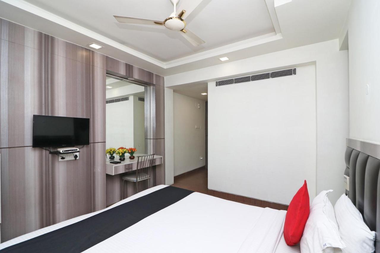 כלכותה Hotel Emerald מראה חיצוני תמונה