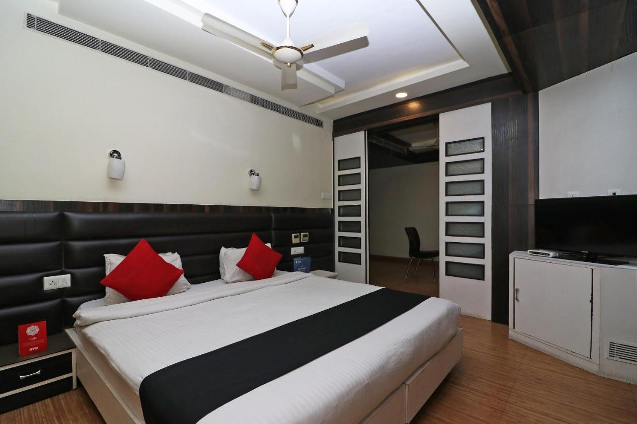 כלכותה Hotel Emerald מראה חיצוני תמונה