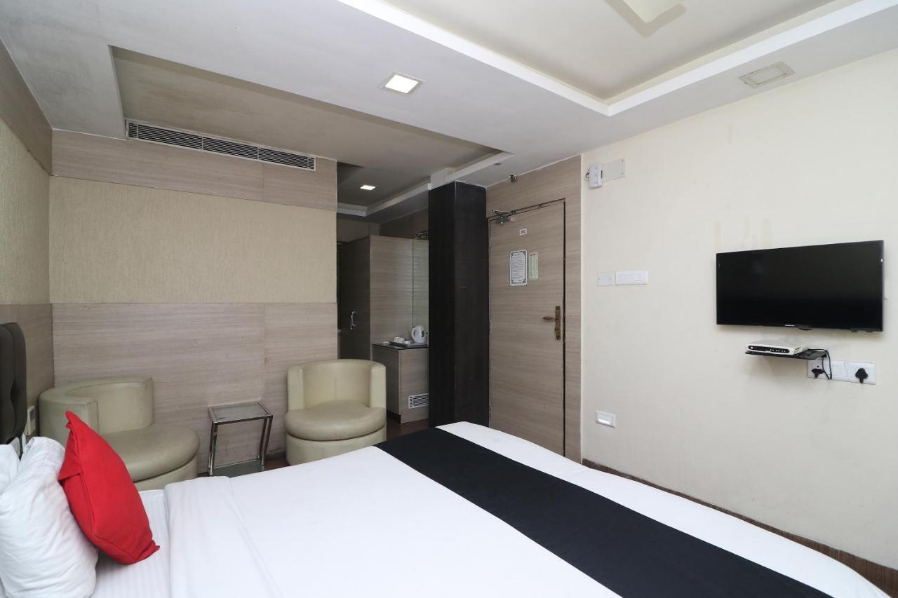 כלכותה Hotel Emerald מראה חיצוני תמונה