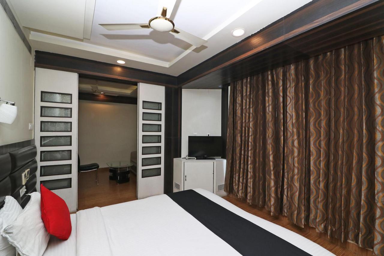 כלכותה Hotel Emerald מראה חיצוני תמונה