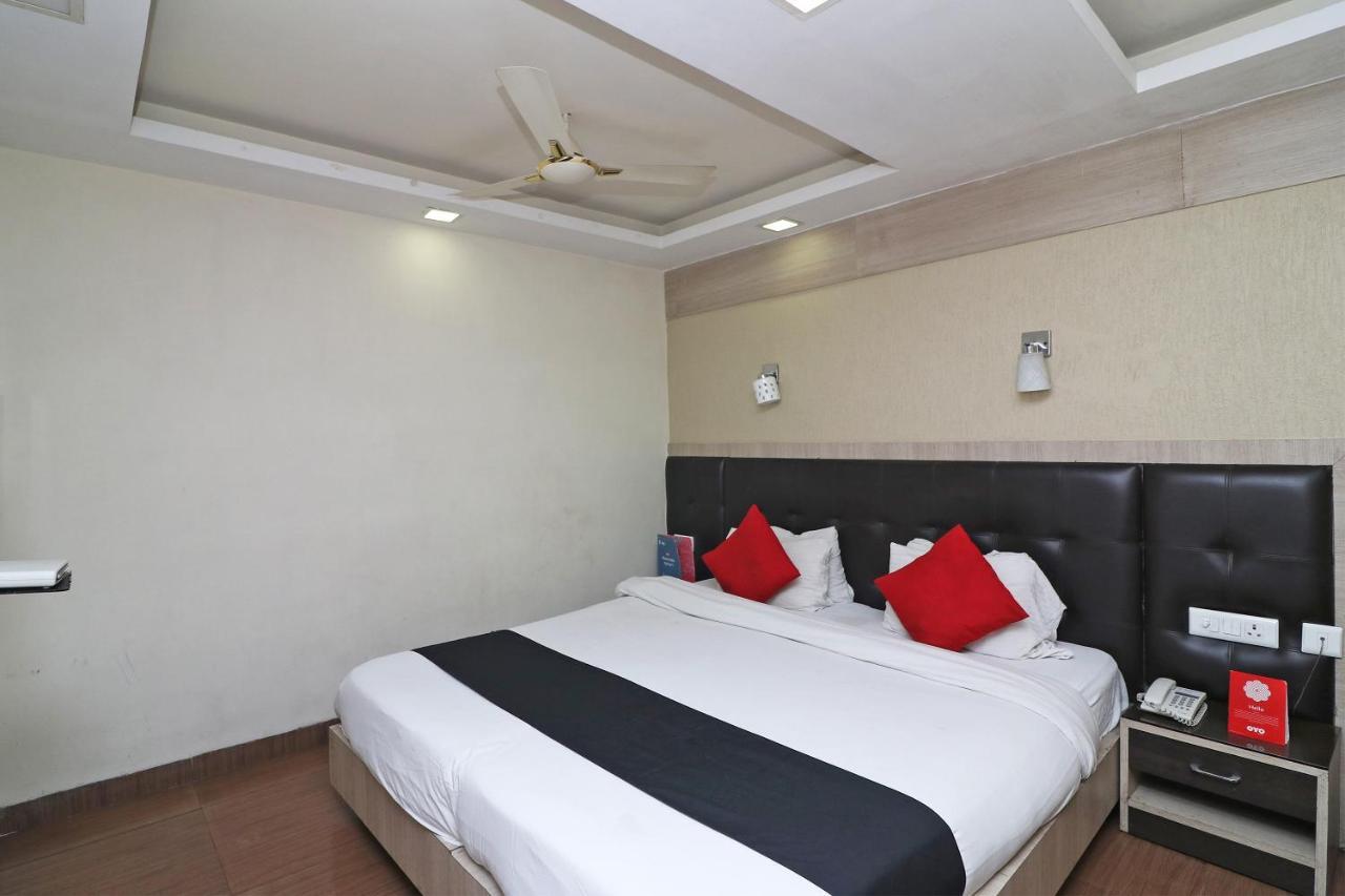 כלכותה Hotel Emerald מראה חיצוני תמונה