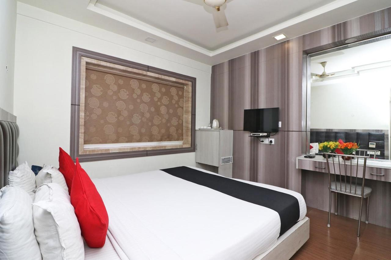 כלכותה Hotel Emerald מראה חיצוני תמונה