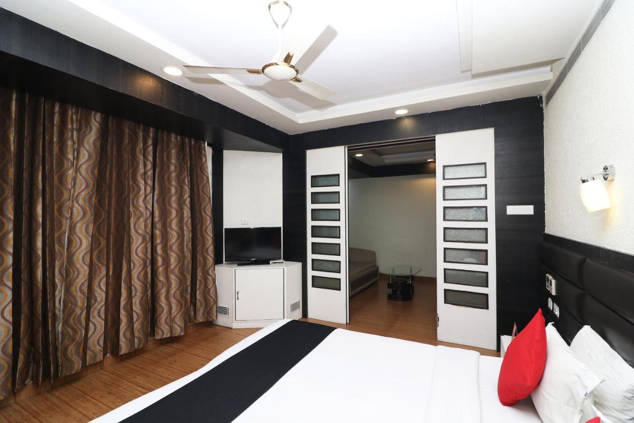 כלכותה Hotel Emerald מראה חיצוני תמונה
