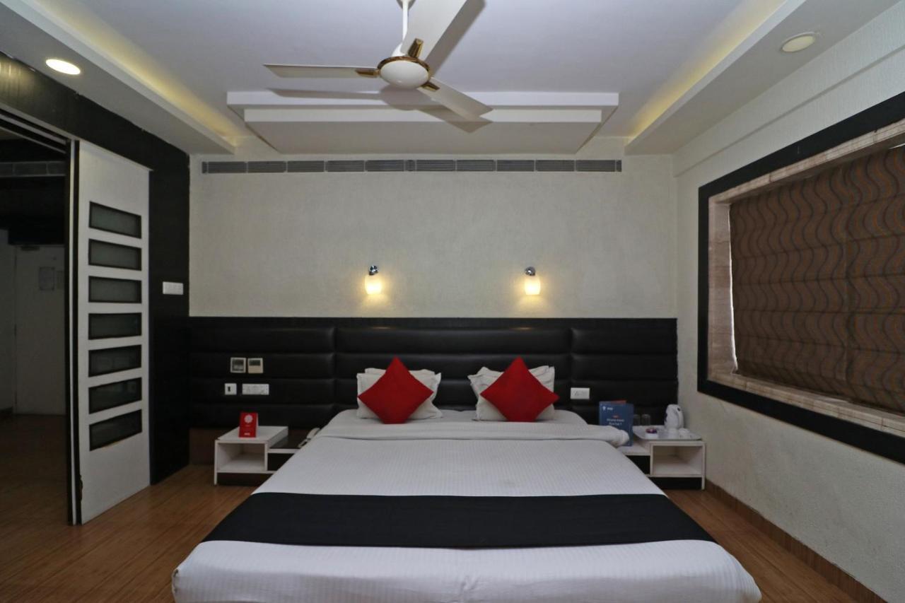 כלכותה Hotel Emerald מראה חיצוני תמונה